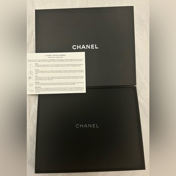 Chanel Pearl Necklace - Picture 4 of 5